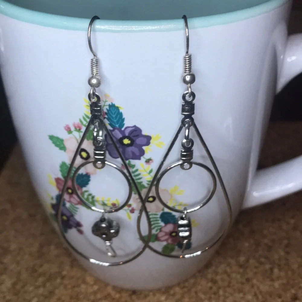New handmade earrings teardrop silver w clover